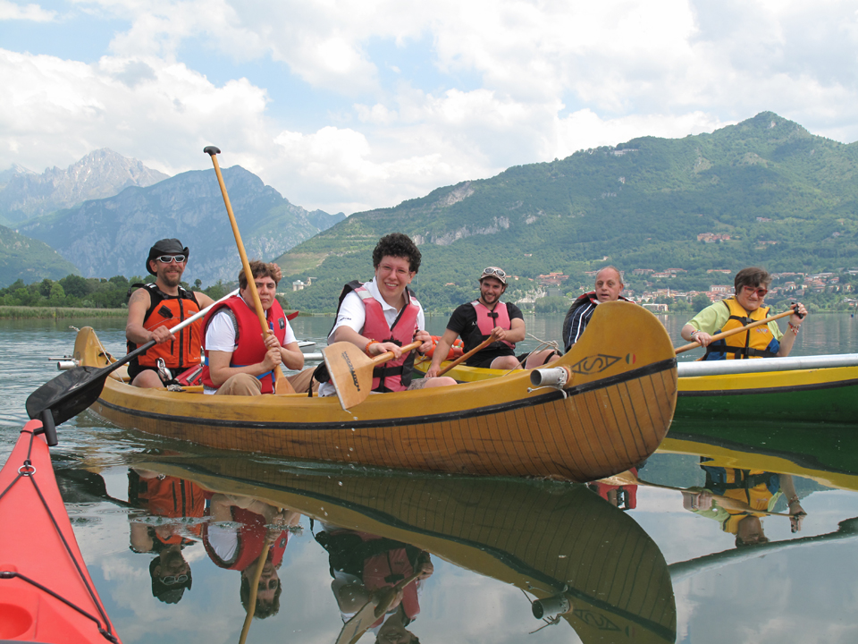 IN CANOA SUL LAGO